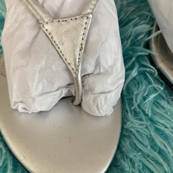 Hand Made in Brazil Thong Sandal w Buckle Strap - Picture 11 of 12